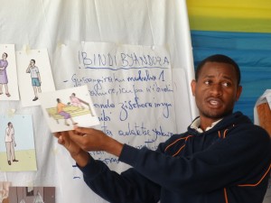 EHT demonstrating how to use Visual Aids in a participatory Training session